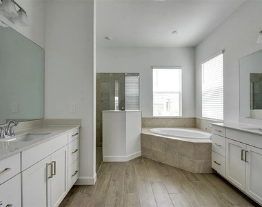 7796 Lakes Edge Lane - Photo Thumbnail 25
