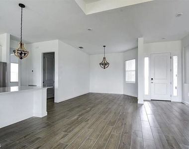 7796 Lakes Edge Lane - Photo Thumbnail 14