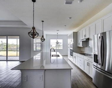 7796 Lakes Edge Lane - Photo Thumbnail 16