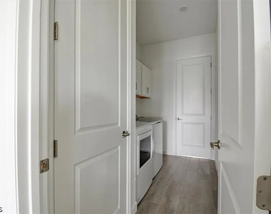 7796 Lakes Edge Lane - Photo Thumbnail 20
