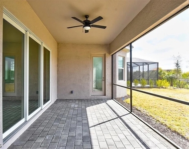 7796 Lakes Edge Lane - Photo Thumbnail 15