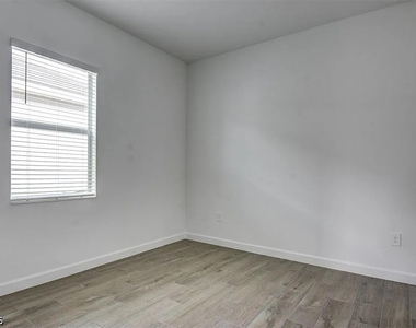 7796 Lakes Edge Lane - Photo Thumbnail 22