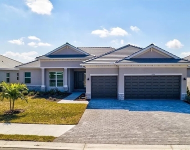 7796 Lakes Edge Lane - Photo Thumbnail 24