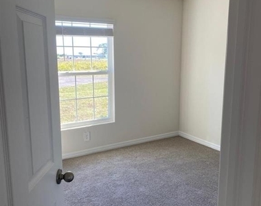 9013 , Fl 3 Ike Court - Photo Thumbnail 2