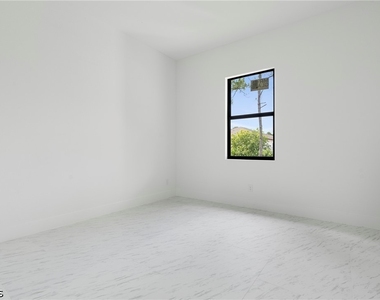 3175 Sunshine Boulevard - Photo Thumbnail 12