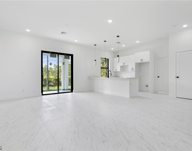 3175 Sunshine Boulevard - Photo Thumbnail 11