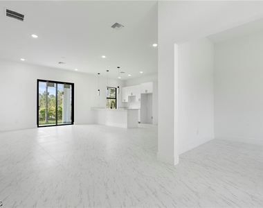 3175 Sunshine Boulevard - Photo Thumbnail 9