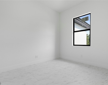 3175 Sunshine Boulevard - Photo Thumbnail 10