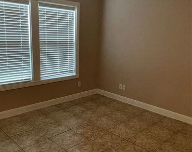 1018 S Booth Lane - Photo Thumbnail 9
