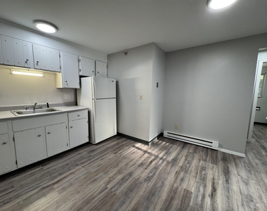 93 West - Photo Thumbnail 12