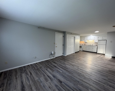 93 West - Photo Thumbnail 16