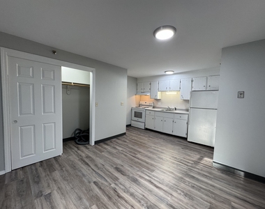 93 West - Photo Thumbnail 13