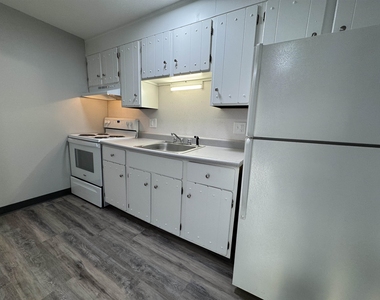 93 West - Photo Thumbnail 14