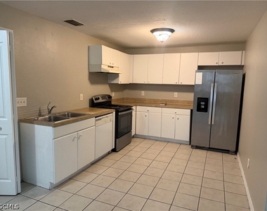4543 21st Street Sw - Photo Thumbnail 2