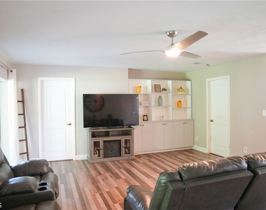 114 Greenwood Avenue - Photo Thumbnail 19