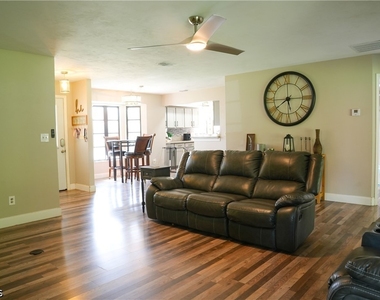 114 Greenwood Avenue - Photo Thumbnail 21