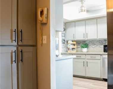 114 Greenwood Avenue - Photo Thumbnail 12