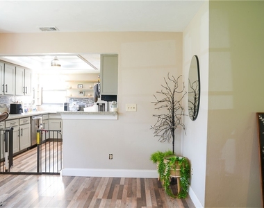 114 Greenwood Avenue - Photo Thumbnail 8