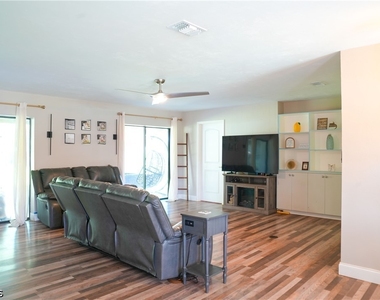 114 Greenwood Avenue - Photo Thumbnail 18