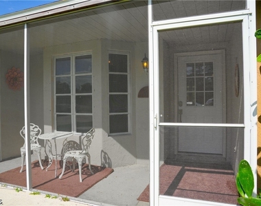 114 Greenwood Avenue - Photo Thumbnail 4