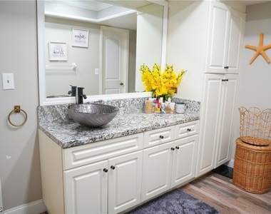 114 Greenwood Avenue - Photo Thumbnail 17