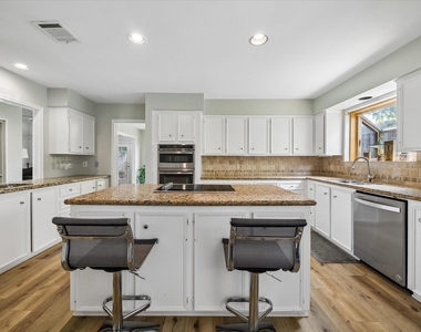 12107 Burgoyne Drive - Photo Thumbnail 8