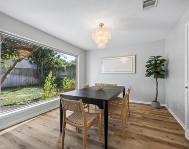 12107 Burgoyne Drive - Photo Thumbnail 5