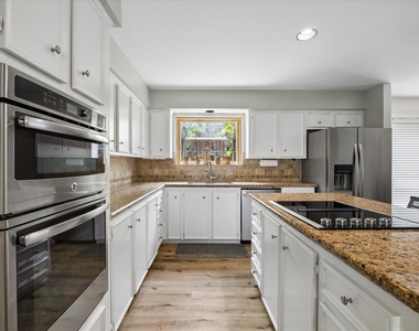 12107 Burgoyne Drive - Photo Thumbnail 9