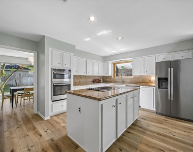 12107 Burgoyne Drive - Photo Thumbnail 7