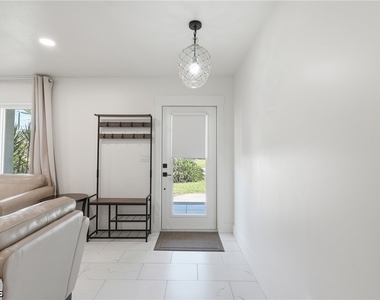 1446 Se 13th Street - Photo Thumbnail 2