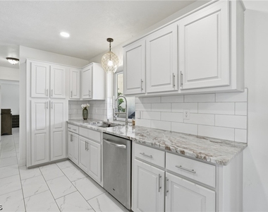 1446 Se 13th Street - Photo Thumbnail 10