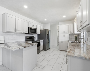 1446 Se 13th Street - Photo Thumbnail 9