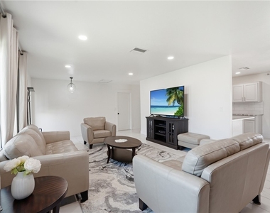 1446 Se 13th Street - Photo Thumbnail 4