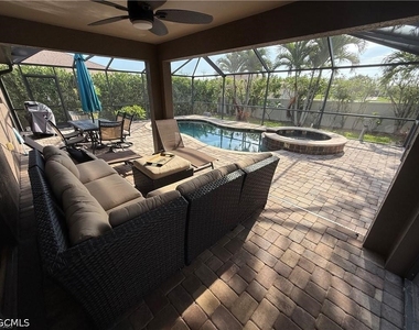 3005 Sw 8th Place - Photo Thumbnail 4