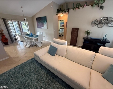 3005 Sw 8th Place - Photo Thumbnail 6