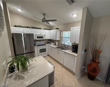 3005 Sw 8th Place - Photo Thumbnail 8