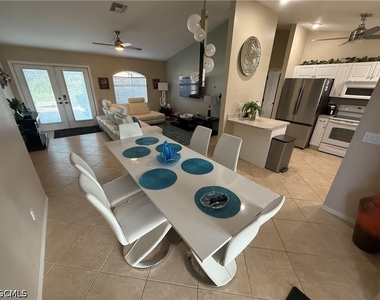 3005 Sw 8th Place - Photo Thumbnail 7