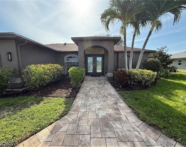 3005 Sw 8th Place - Photo Thumbnail 1