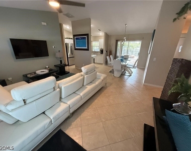 3005 Sw 8th Place - Photo Thumbnail 5