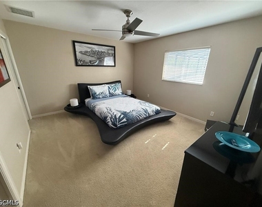 3005 Sw 8th Place - Photo Thumbnail 9