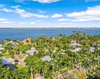2710 Mcgregor Boulevard - Photo Thumbnail 8
