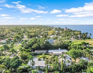 2710 Mcgregor Boulevard - Photo Thumbnail 7