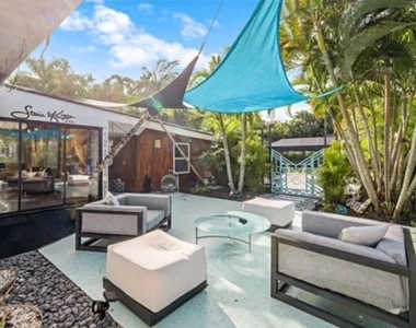 2710 Mcgregor Boulevard - Photo Thumbnail 2