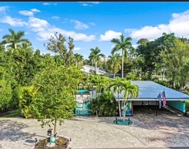2710 Mcgregor Boulevard - Photo Thumbnail 3