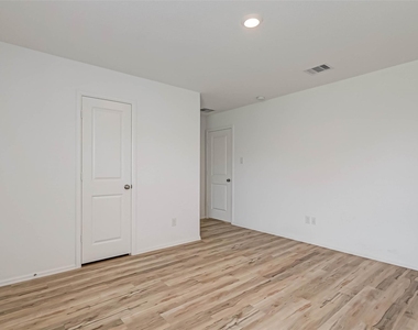 3426 Golden Amber Court - Photo Thumbnail 14
