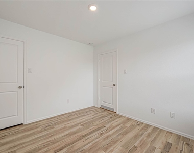 3426 Golden Amber Court - Photo Thumbnail 11
