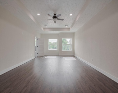 2206 Hoskins Drive - Photo Thumbnail 24