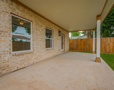 2206 Hoskins Drive - Photo Thumbnail 7