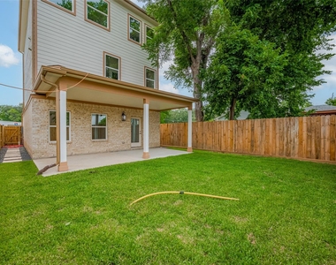2206 Hoskins Drive - Photo Thumbnail 6