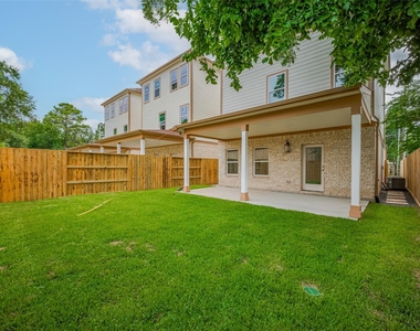 2206 Hoskins Drive - Photo Thumbnail 4